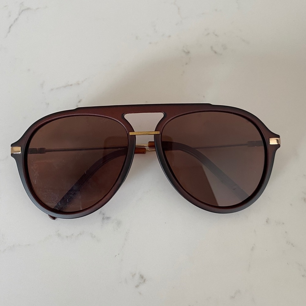 Brown sunglasses with gold detailing - Picture 3 of 4